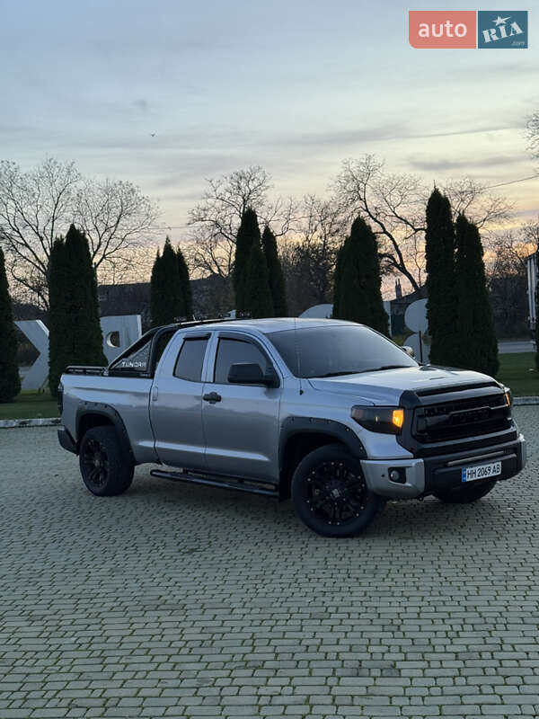 Пикап Toyota Tundra 2015 в Одессе