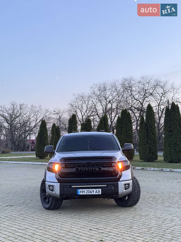 Пикап Toyota Tundra 2015 в Одессе