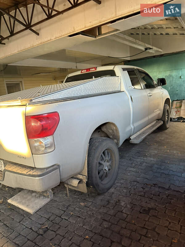 Пікап Toyota Tundra 2007 в Лозовій