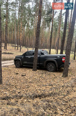 Пікап Toyota Tundra 2015 в Черкасах