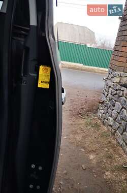 Мінівен Toyota Vellfire 2010 в 