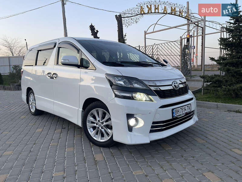 Мінівен Toyota Vellfire 2013 в Одесі
