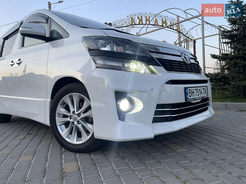 Мінівен Toyota Vellfire 2013 в Одесі