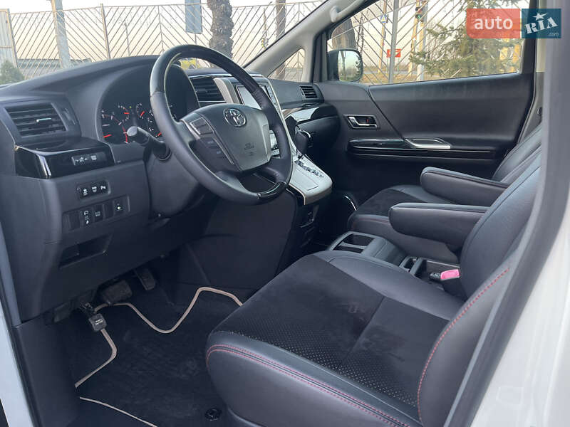 Мінівен Toyota Vellfire 2013 в Одесі