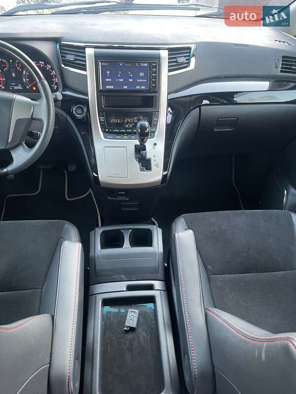 Мінівен Toyota Vellfire 2013 в Одесі