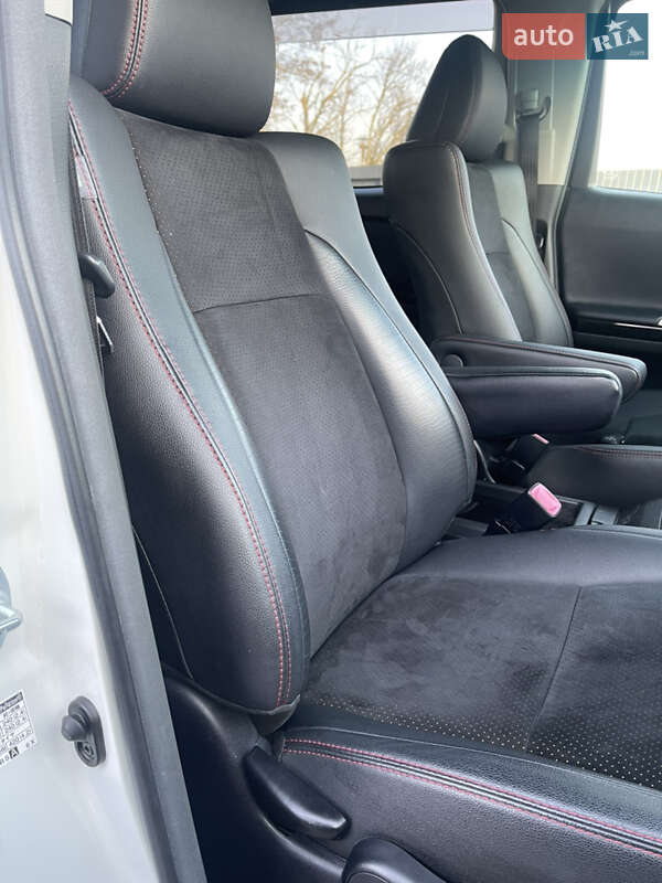 Мінівен Toyota Vellfire 2013 в Одесі