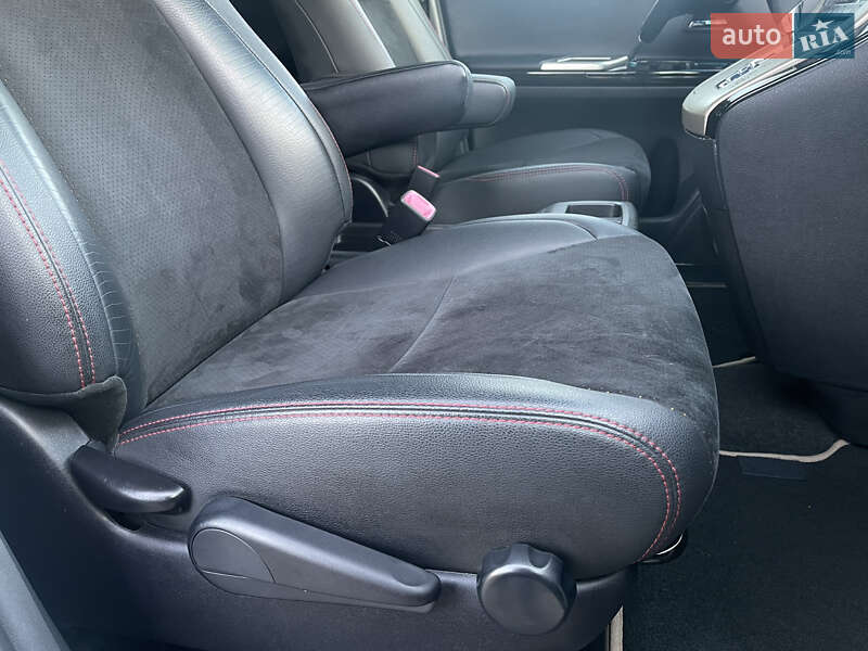 Мінівен Toyota Vellfire 2013 в Одесі