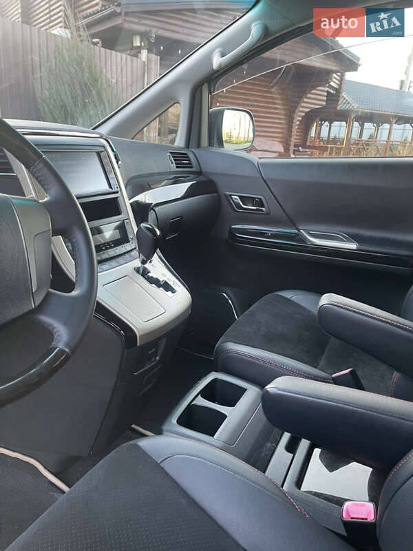 Мінівен Toyota Vellfire 2013 в Одесі