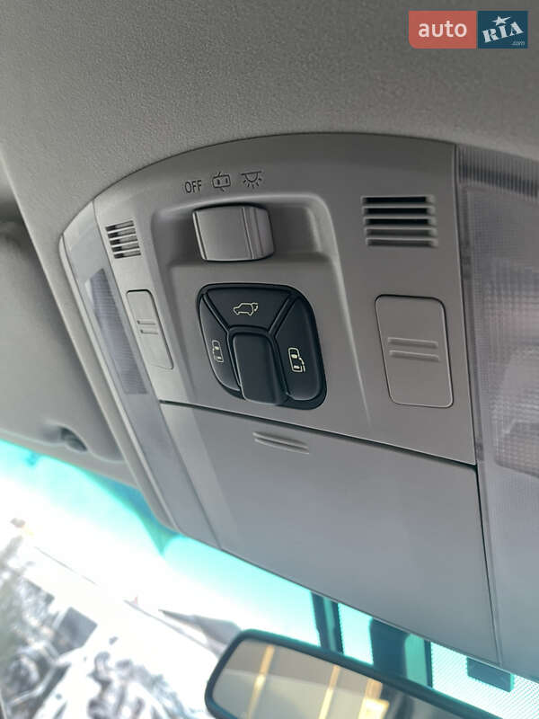 Мінівен Toyota Vellfire 2013 в Одесі