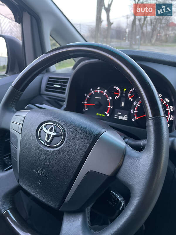 Мінівен Toyota Vellfire 2013 в Одесі