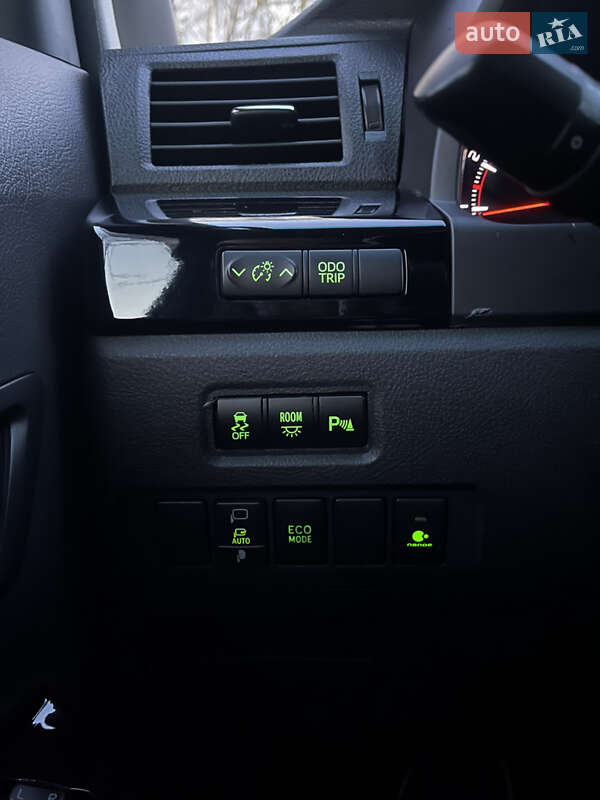 Мінівен Toyota Vellfire 2013 в Одесі