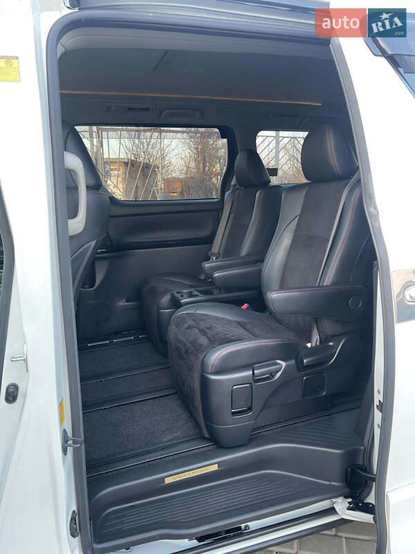 Мінівен Toyota Vellfire 2013 в Одесі