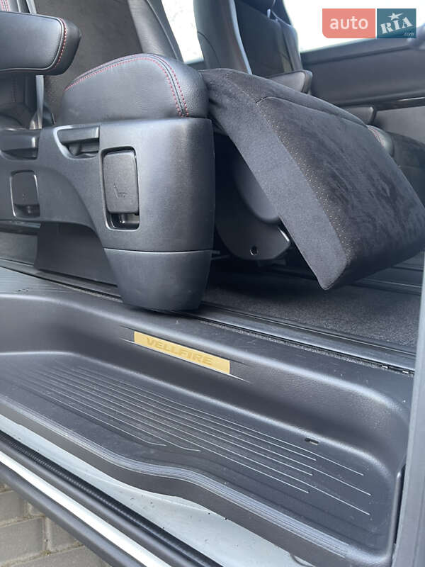 Мінівен Toyota Vellfire 2013 в Одесі