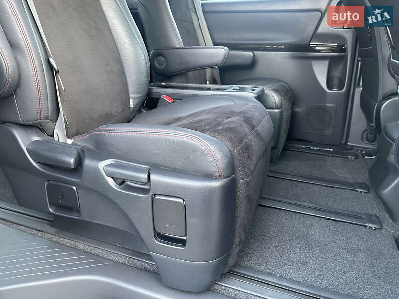 Мінівен Toyota Vellfire 2013 в Одесі