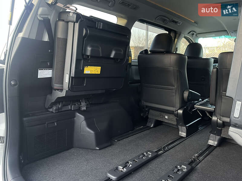 Мінівен Toyota Vellfire 2013 в Одесі