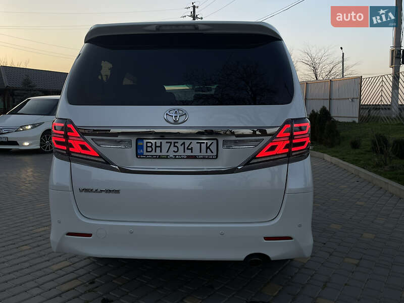Мінівен Toyota Vellfire 2013 в Одесі