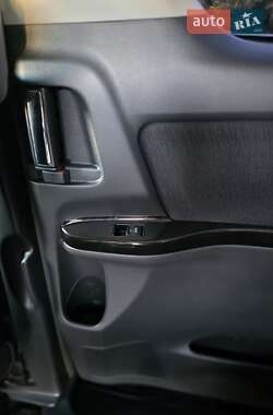 Минивэн Toyota Vellfire 2011 в 