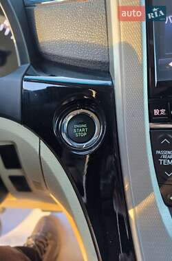 Минивэн Toyota Vellfire 2012 в 