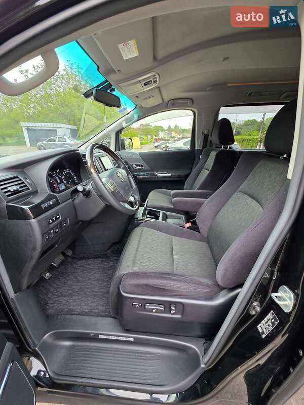 Мінівен Toyota Vellfire 2013 в Одесі