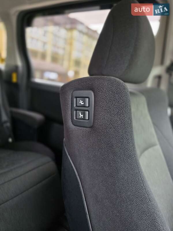 Мінівен Toyota Vellfire 2013 в Одесі