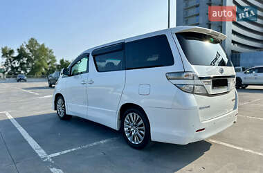 Мінівен Toyota Vellfire 2013 в 