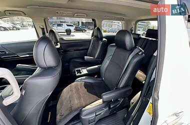 Мінівен Toyota Vellfire 2013 в 
