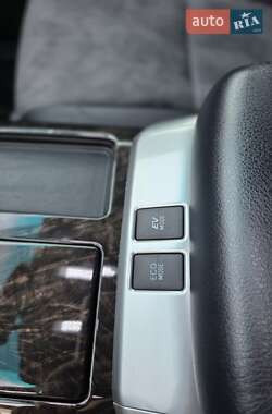 Минивэн Toyota Vellfire 2012 в 