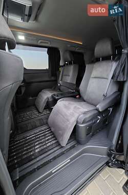 Минивэн Toyota Vellfire 2012 в 