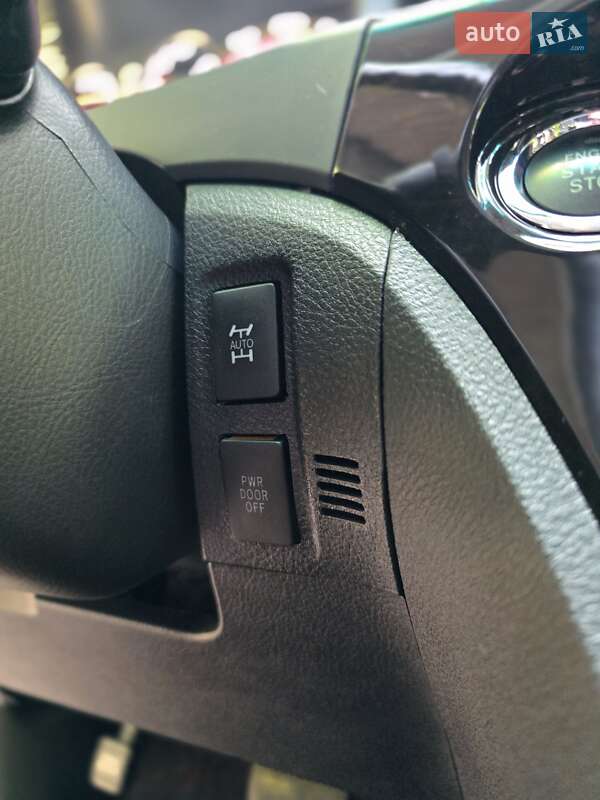 Мінівен Toyota Vellfire 2014 в Одесі