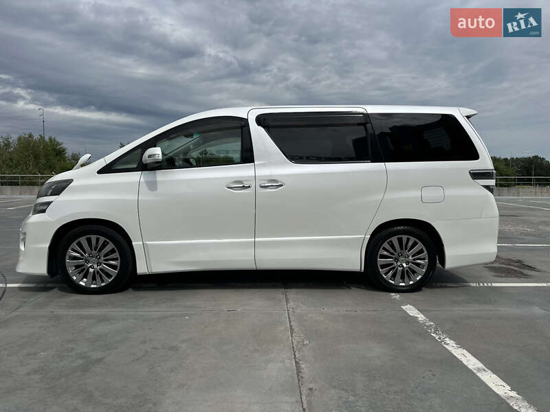 Минивэн Toyota Vellfire 2014 в Киеве
