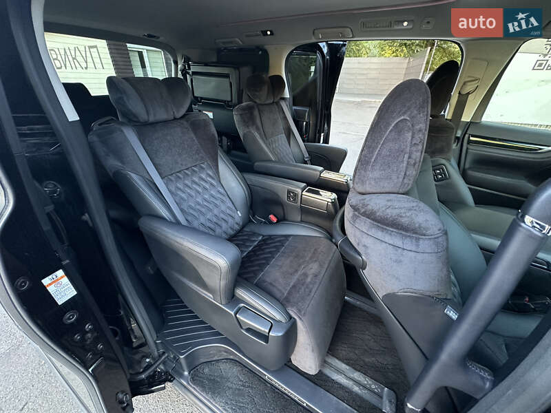 Мінівен Toyota Vellfire 2015 в Одесі