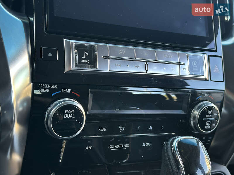 Мінівен Toyota Vellfire 2015 в Одесі