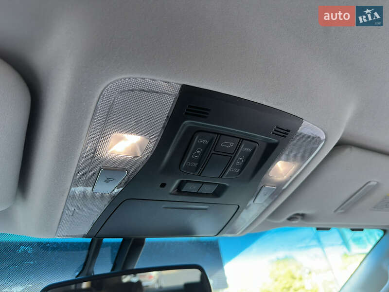 Мінівен Toyota Vellfire 2015 в Одесі