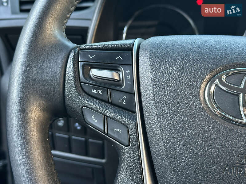 Мінівен Toyota Vellfire 2015 в Одесі