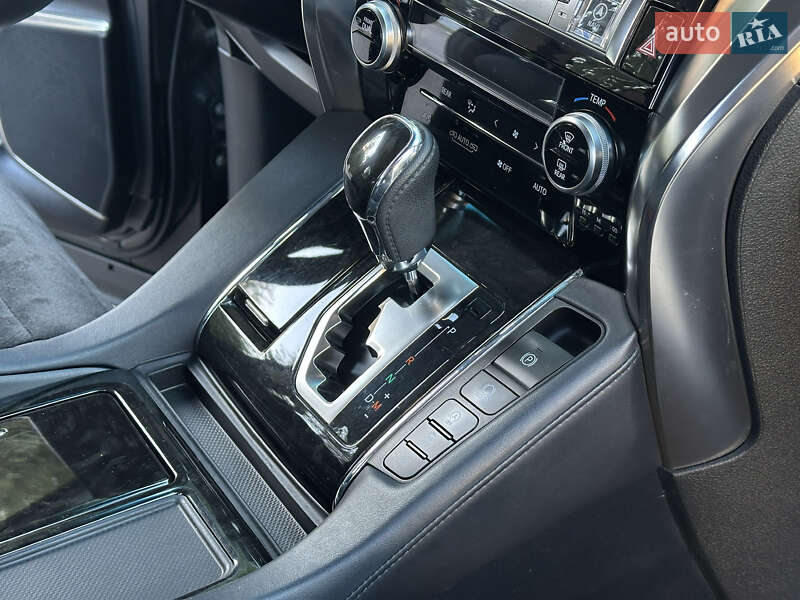 Мінівен Toyota Vellfire 2015 в Одесі