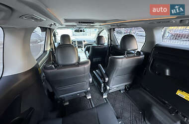 Минивэн Toyota Vellfire 2013 в 