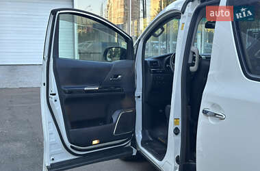 Минивэн Toyota Vellfire 2013 в 