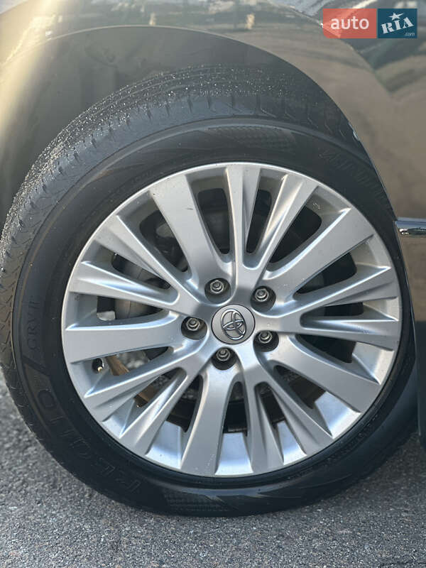 Мінівен Toyota Vellfire 2014 в Києві