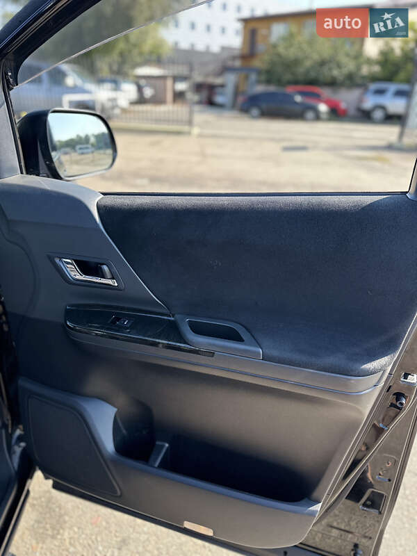 Мінівен Toyota Vellfire 2014 в Києві