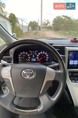Минивэн Toyota Vellfire 2013 в 