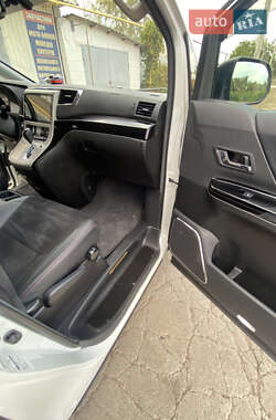 Минивэн Toyota Vellfire 2013 в 