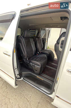 Минивэн Toyota Vellfire 2013 в 