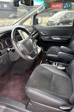 Минивэн Toyota Vellfire 2014 в 