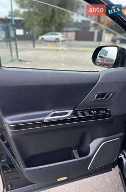 Минивэн Toyota Vellfire 2014 в 