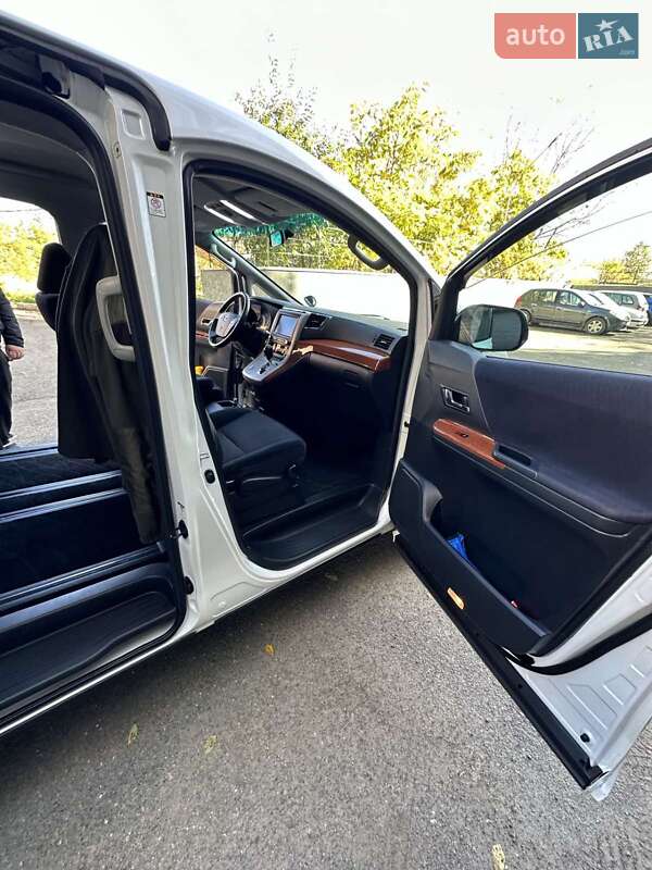 Минивэн Toyota Vellfire 2009 в Черновцах