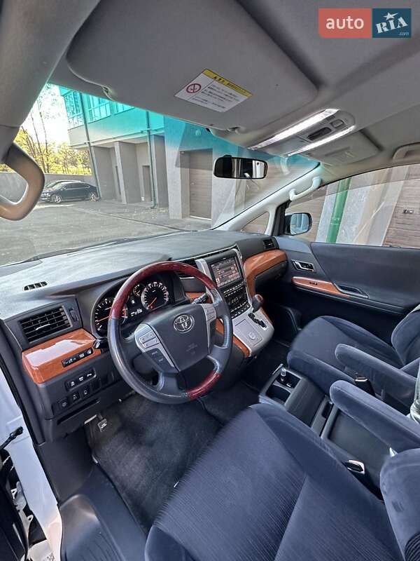Минивэн Toyota Vellfire 2009 в Черновцах