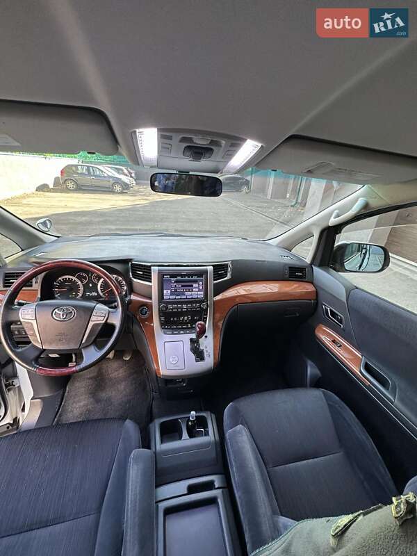 Минивэн Toyota Vellfire 2009 в Черновцах