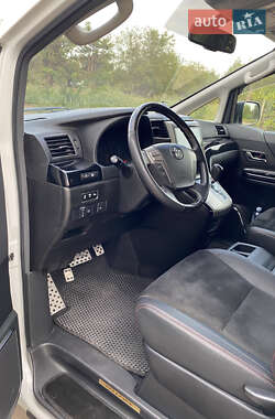 Минивэн Toyota Vellfire 2013 в 