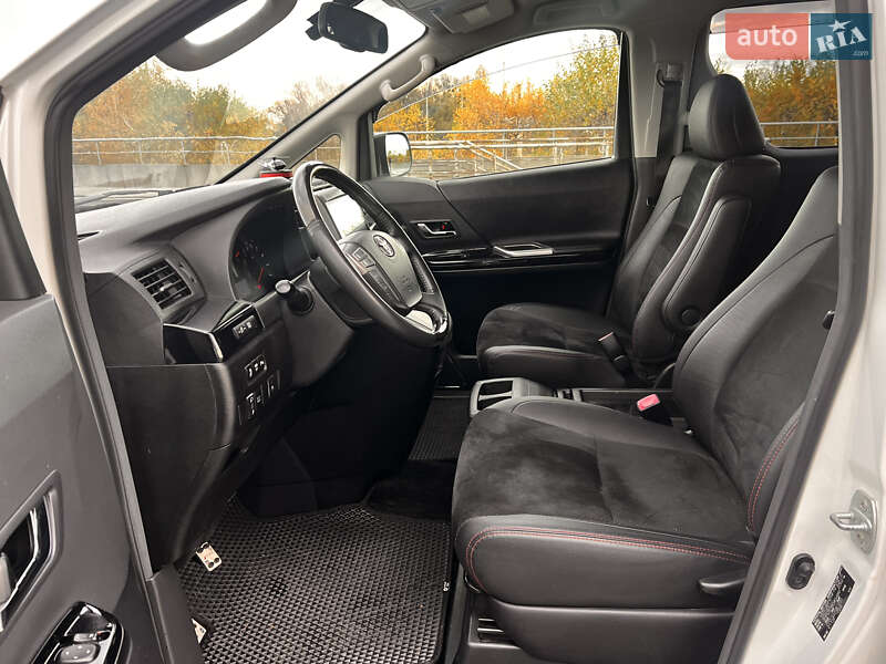 Минивэн Toyota Vellfire 2013 в Киеве