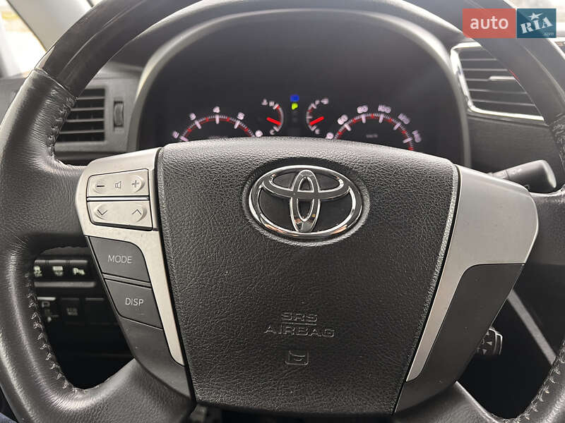 Минивэн Toyota Vellfire 2013 в Киеве